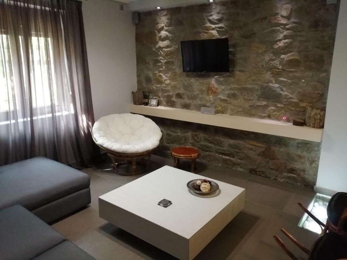 Modern Residence In The Center Of Trikala Экстерьер фото
